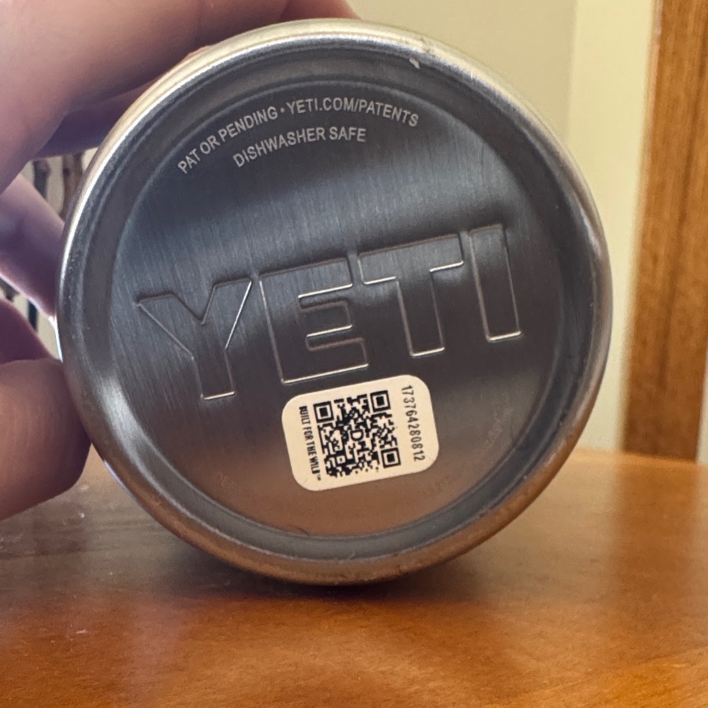 Yeti Navy Blue Rambler Tumbler 20oz with Mag Slider Lid - Picture 4 of 6